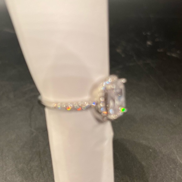 New costume jewelry rings crown , square stones , wedding ring engagement Size 7 - Picture 4 of 15